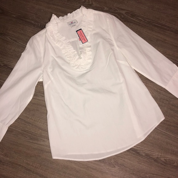 Vineyard Vines Tops - Vineyard Vines Gathered neck pop over solid white